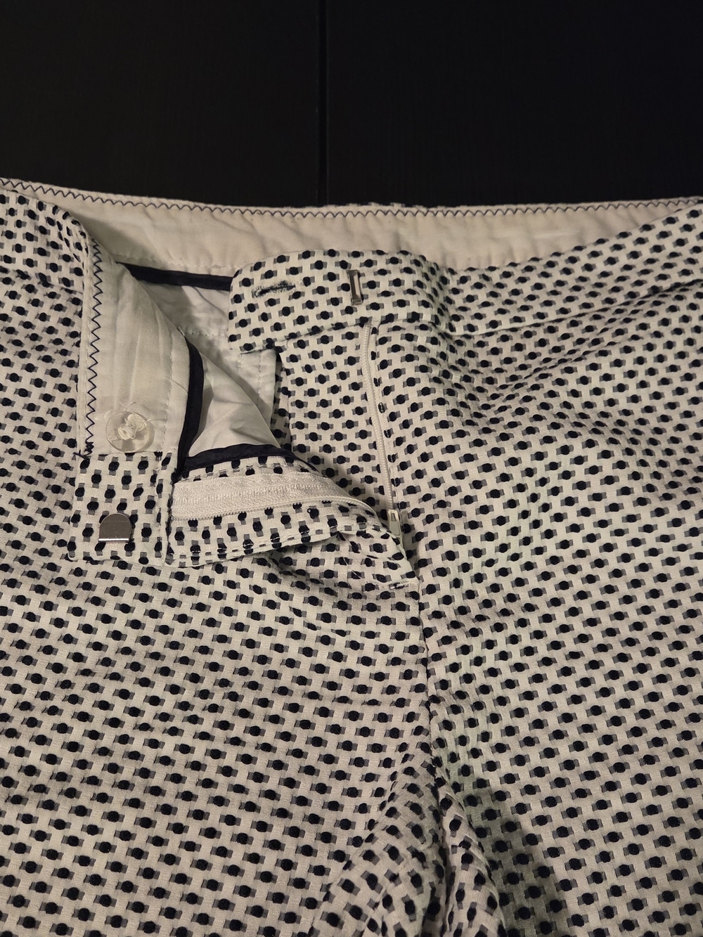 Cynthia Rowley Womens White Scalloped Hem Shorts with Black Dot Print Size 12 - Picture 3 of 9